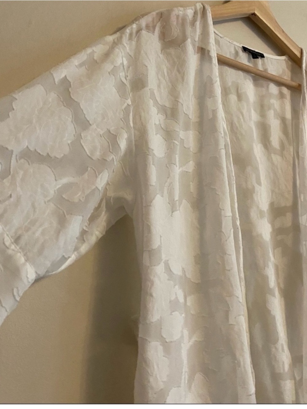 Dynamite White Sheer Jacquard Tie-Waist Kimono - Picture 3 of 7